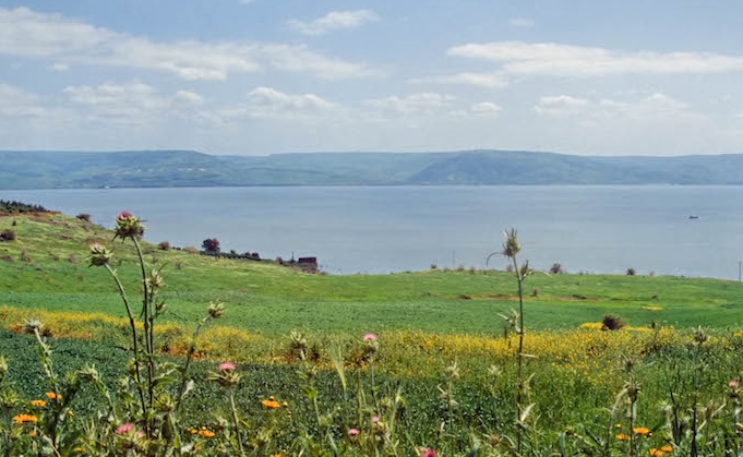 "A manera de referencia: Mostramos las enseñanzas que El Señor Jesucristo dió en el Monte de las llamadas Bienaventuranzas, lo anterior para enmarcar la enseñanza de nuestro anciano Pastror Efraím Valverde Sr. (De bendita Memoria). Usualmente se cree que el Sermoón del Monte se encuentra registrado en Mateo capítulo 5; pero la enseñanza completa abarca los capítulos 5, 6 y 7. (Se ha usado la Versión Reina-Valera Antigua (RVA) de dominio público)