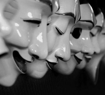 En vez de usar ciencia para decir y hacer aquellas cosas que nos pudieran unir fácilmente, y por lo regular se hace lo contrario para distanciarnos. ~Pastor Efraím Valverde Sr.