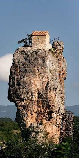 "Esta manera de vivir fue considerada por muchos como formación de cristianismo superior entre los creyentes. Los que vivían la vida ascética eran considerados como mejores cristianos. Los que vivían la vida común de la familia y el hogar eran considerados, por los ascéticos, como cristianos de segunda clase" (Pastor Efraím Valverde Sr.)