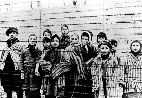 "El HOLOCAUSTO es un acontecimiento único en los anales de la historia humana. Nunca, en ningún tiempo, ni en ninguna nación o raza, se había consumido un hecho, que de tan macabro es aún increíble" ~ Pastor Efraím Valverde Sr.